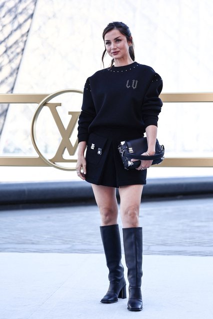 Cuban-Spanish actress Ana De Armas poses during a photocall ahead of the presentation of creations by Louis Vuitton for the Women Ready-to-wear Spring-Summer 2026 collection as part of the Paris Fashion Week, in Paris on September 30, 2025. (Photo by Thibaud Moritz/AFP Photo)