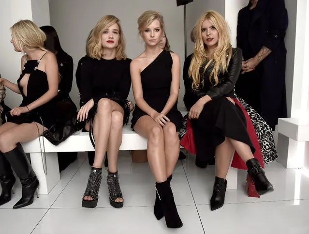 Model Lottie Moss (C) and English singer Paloma Faith attend the Versus show during London Fashion Week SS16 on September 19, 2015 in London, England.  (Photo by Ian Gavan/Getty Images)