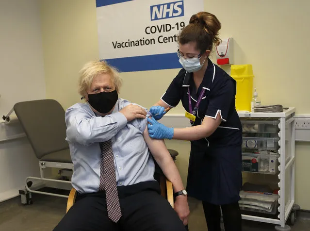 Britain's Prime Minister Boris Johnson receives the first dose of AstraZeneca vaccine administered by nurse and Clinical Pod Lead, Lily Harrington at St.Thomas' Hospital in London, Friday, March 19, 2021. Johnson is one of several politicians across Europe, including French Prime Minister Jean Castex, getting a shot of the AstraZeneca vaccine on Friday. (Photo by Frank Augstein/AP Photo/Pool)