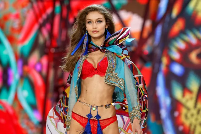 Model Gigi Hadid presents a creation during the 2016 Victoria's Secret Fashion Show at the Grand Palais in Paris, France, November 30, 2016. (Photo by Charles Platiau/Reuters)