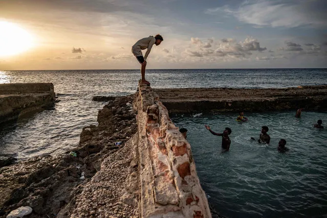 Cubans swim in a natural swimming pool off the coast of Havana on August 4, 2023. (Photo by Yamil Lage/AFP Photo)
