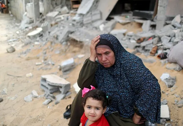 A Palestinian woman puts her hand on her head after returning to her destroyed house following Israel- Hamas truce, in Beit Hanoun in the northern Gaza Strip, May 21, 2021. (Photo by Mohammed Salem/Reuters)