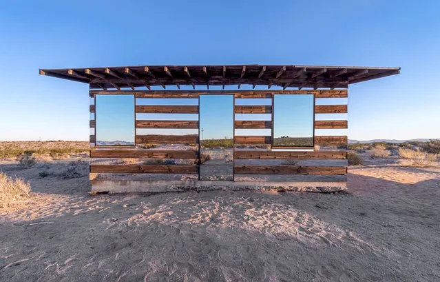 House Of Mirror In The Californian Desert, USA