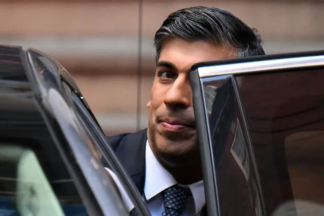 New Conservative Party leader and incoming prime minister Rishi Sunak enters a car as he leaves from Conservative Party Headquarters in central London having been announced as the winner of the Conservative Party leadership contest, on October 24, 2022. Britain's next prime minister, former finance chief Rishi Sunak, inherits a UK economy that was headed for recession even before the recent turmoil triggered by Liz Truss. (Photo by Daniel Leal/AFP Photo)