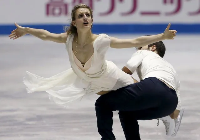 Gabriella Papadakis and Guillaume Cizeron of France compete during the ice dance free dance program at the ISU World Team Trophy in Figure Skating in Tokyo April 17, 2015. (Photo by Yuya Shino/Reuters)
