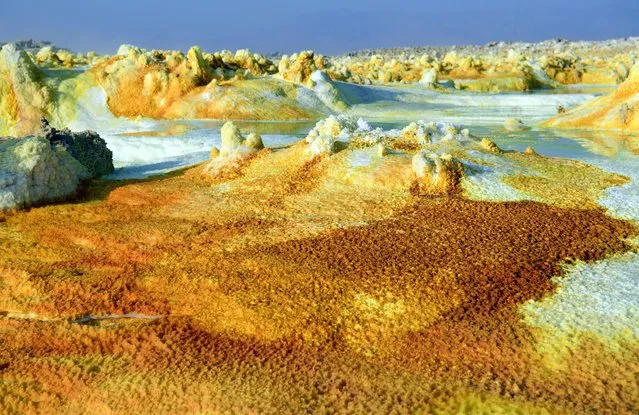A sulphur spring is pictured in the Danakil Depression on January 23, 2017 near Dallol, Ethiopia. (Photo by Carl Court/Getty Images)