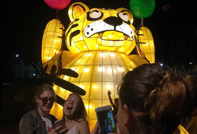 Members of the public laugh as they take photographs in front of illuminated lanterns during an event to celebrate the Chinese New Year in Sydney, Australia January 27, 2017. (Photo by Stefica Nicol/Reuters)