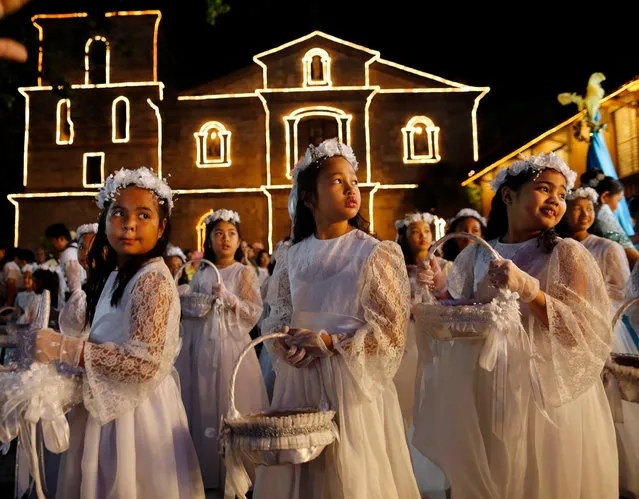 Filipino children participate a procession before a mass to mark Easter Sunday outside a church in Las Pinas City, south of Manila, Philippines, 27 March 2016. Easter Sunday for Christians marks the biblical account of Jesus Christ's rising from the dead after being crucified on Good Friday. (Photo by Francis R. Malasig/EPA)