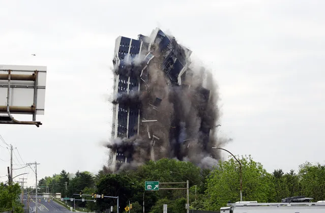 Martin Tower, former world headquarters of Bethlehem Steel, implodes Sunday, May 19, 2019 in Bethlehem, Pa. Crowds gathered to watch the demolition of the area's tallest building, a 21-story monolith that opened at the height of Bethlehem Steel's power and profitability but had stood vacant for a dozen years after America's second-largest steelmaker went out of business. (Photo by Jacqueline Larma/AP Photo)