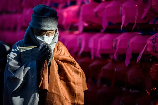 A monk from the Jogye Order, the largest Buddhist sect in South Korea, prays as he attends a mass rally of 5,000 Buddhists to protest against alleged “religious bias” by South Korean President Moon Jae-in's administration, at the Jogye temple in Seoul on January 21, 2022. (Photo by Anthony Wallace/AFP Photo)