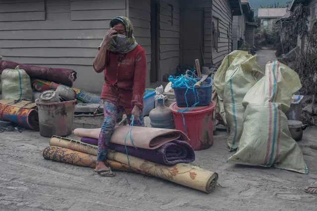 Families pack up their belongings, ready for evacuation. (Photo by Sutanta Aditya/Barcroft Images)