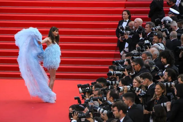 French model Frederique Bel poses for photographers upon arrival at the opening ceremony and the premiere of the film “Final Cut” at the 75th international film festival, Cannes, southern France, Tuesday, May 17, 2022. (Photo by Dionisia Vasilopoulou/AP Photo)