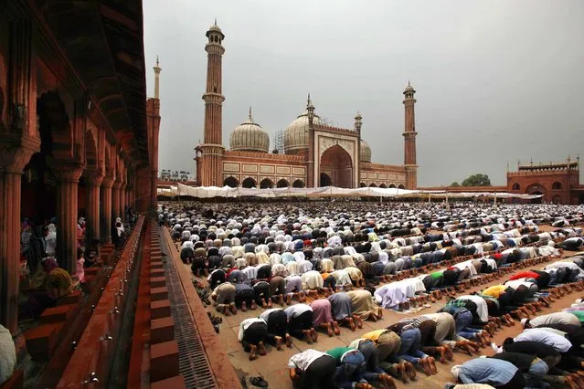 People pray at the Jama mosque on the first Friday of Ramadan in New Delhi, India on July 27, 2012. Muslims throughout the world are marking the holy month of Ramadan, where observants fast from dawn till dusk. (Photo by Rajesh Kumar Singh/Associated Press)