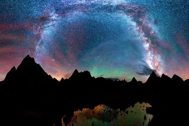 A photographer has captured these amazing rainbow-like images of stars high above the skies of Colorado. Stargazer Matt Payne, from Oregon, loves the evening skies so much, he has devoted hours to shooting the marvels of the Milky Way. The 35-year-old has to meticulously plan his work, taking into account weather, terrain, season and even the cycle of the moon to get the perfect snap. (Photo by Matt Payne/Caters News)