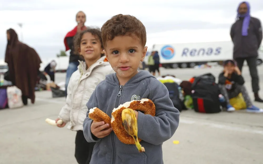 Young Migrants (100+ Photos)