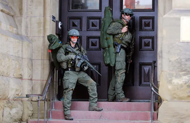 Armed RCMP officers guard the front of Langevin Block on Parliament Hill following a shooting incident in Ottawa October 22, 2014. (Photo by Chris Wattie/Reuters)