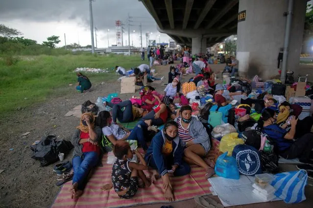 Stranded passengers, mostly Overseas Filipino Workers (OFW) with cancelled flights due to the coronavirus disease (COVID-19) outbreak, take shelter under the NAIA Expressway, outside the Ninoy Aquino International Airport in Pasay City, Metro Manila, Philippines on June 11, 2020. (Photo by Eloisa Lopez/Reuters)