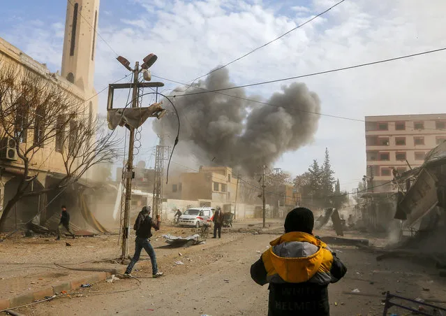 A picture taken on February 8, 2018 shows smoke plumes rising following a reported regime air strike in the rebel- held enclave of Jisreen in the Eastern Ghouta near Damascus. A fourth consecutive day of heavy regime bombing raids on the rebel- held enclave of Eastern Ghouta near Damascus killed 22 civilians on February 8, a monitor said. (Photo by Abdulmonam Eassa/AFP Photo)
