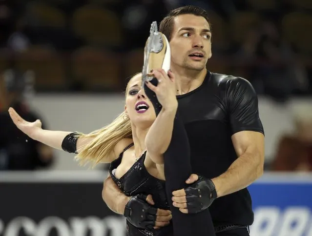 Alexa Scimeca and Chris Knierim of the U.S. perform during the Pairs short program at the Skate America figure skating competition in Milwaukee, Wisconsin October 23, 2015. (Photo by Lucy Nicholson/Reuters)