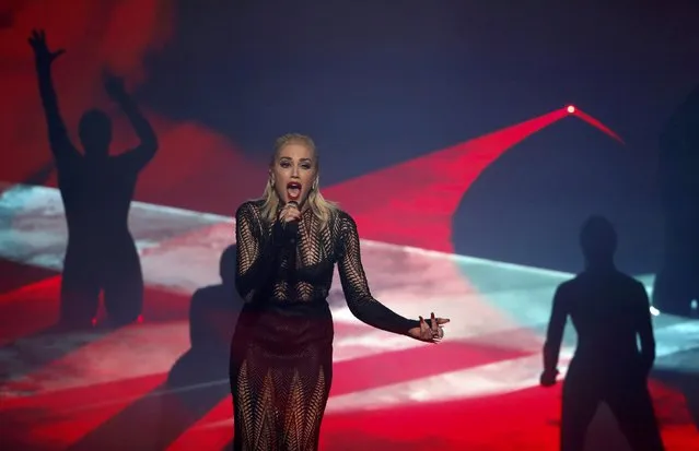 Gwen Stefani performs "Used to Love You" during the 2015 American Music Awards in Los Angeles, California November 22, 2015. (Photo by Mario Anzuoni/Reuters)