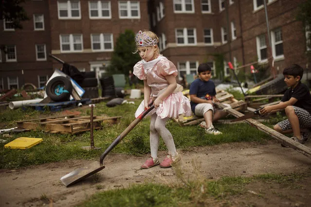 Adela Lewis, 5, center, from Manhattan, holds a shovel as she plays at the adventure playground on Governors Island on Saturday, June 23, 2018, in New York. (Photo by Andres Kudacki)