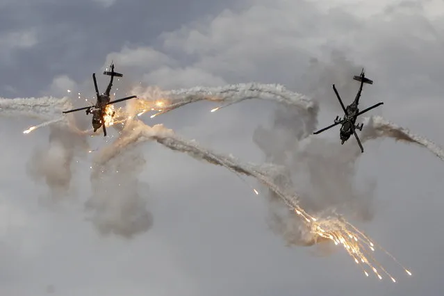 Helicopters from the Arpia 51 aerobatic team of the Colombian Air Force (FAC) perform during an exhibition at the F-Air 2023 Aeronautical Fair in Rionegro, Colombia, 14 July 2023. (Photo by Luis Eduardo Noriega A./EPA)