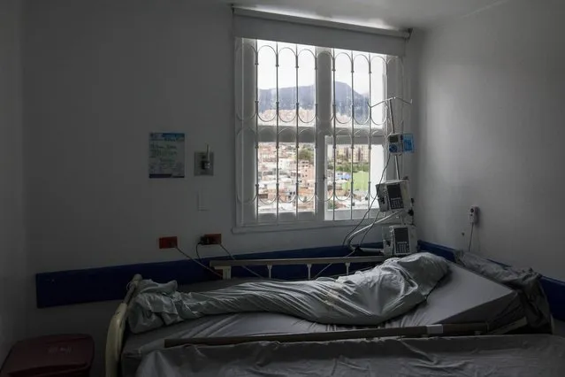 The body of a patient who died from COVID-19 lies wrapped in a body bag at the Samaritana Hospital in Bogota, Colombia, Thursday, June 3, 2021. Colombia has become a pandemic hotspot as it experiences a third wave of COVID-19 infections and a surge in deaths. (Photo by Ivan Valencia/AP Photo)