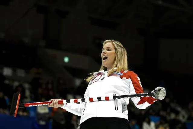 Canada's skip Jennifer Jones instructs her teammates during their curling round robin game against Scotland at the World Women's Curling Championships in Sapporo March 15, 2015. (Photo by Thomas Peter/Reuters)