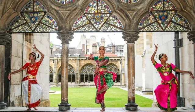 Arunima Kumar dance school performing in the gardens of Westminster Abbey, London in honour of the Queen's Jubilee on June 1, 2022. (Photo by Paul Quezada-Neiman/Alamy live News)