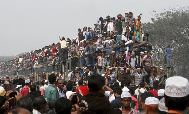 An overcrowded train leaves Dhaka airport rail station after the final prayer of "Bishwa Ijtema", the world congregation of Muslims, on the banks of the Turag river in Tongi near Bangladesh's capital Dhaka January 10, 2016. Millions of Muslims attended the three-day religious event. (Photo by Ashikur Rahman/Reuters)