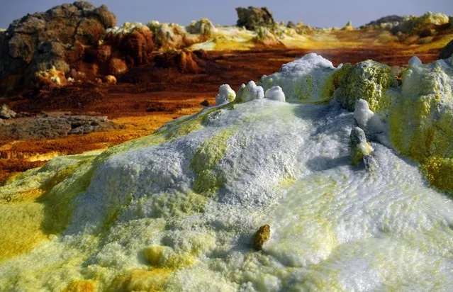  A sulphur spring is pictured in the Danakil Depression on January 23, 2017 near Dallol, Ethiopia. (Photo by Carl Court/Getty Images)
