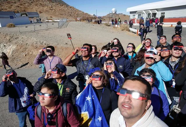 People test their special solar glasses before the solar eclipse in La Silla European Southern Observatory (ESO) at Coquimbo, Chile on July 2, 2019. (Photo by Rodrigo Garrido/Reuters)