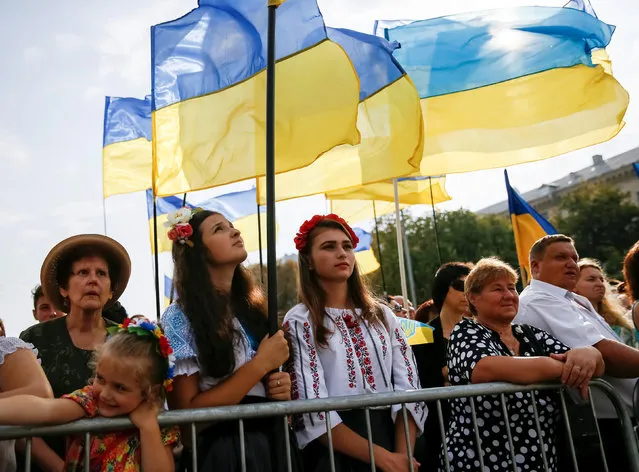 People attend a ceremony marking the Day of the State Flag, on the eve of the Independence Day, in Kiev, Ukraine, August 23, 2016. (Photo by Gleb Garanich/Reuters)
