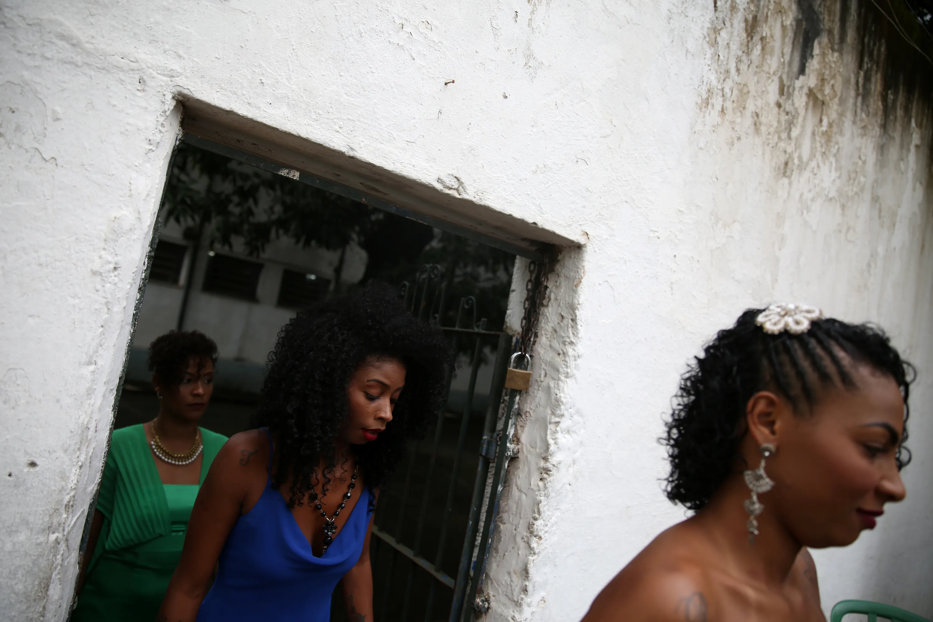 Унижают негритянку. Красивые девушки в тюрьме. Женская тюрьма в Бразилии. Девушки в колонии.