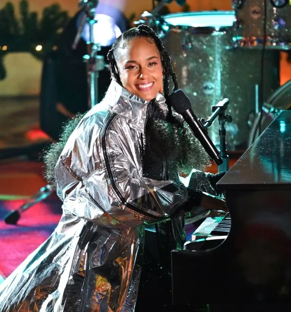 American singer-songwriter Alicia Keys performs at the 90th Annual Rockefeller Center Christmas Tree Lighting Pre-Tape at Rockefeller Center on November 29, 2022 in New York City. (Photo by James Devaney/GC Images)