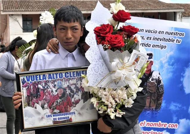 Relatives grieve during the funeral procession of Clemer Rojas, 23, who was killed during protests against new President Dina Boluarte, in Ayacucho, Peru, Saturday, December 17, 2022. The eight deaths this week that converted Ayacucho into the epicenter of violence in Peru's still unfolding crisis is for many a stark reminder of the region's bloody past and longstanding neglect by authorities in the far-away capital. (Photo by Franklin Briceno/AP Photo)