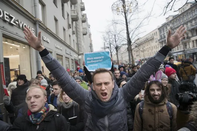 In this file photo taken on Sunday, January 28, 2018, Russian opposition leader Alexei Navalny, centre, attends a rally in Moscow, Russia. Russia's communication providers have blocked access to the website of opposition leader Alexei Navalny on orders of the state communications watchdog. The agency, Roskomnadzor, demanded that Navalny remove a video alleging that Deputy Prime Minister Sergei Prikhodko received lavish hospitality from billionaire Oleg Deripaska following a court order or face his web resources being shut. (Photo by Evgeny Feldman/AP Photo)