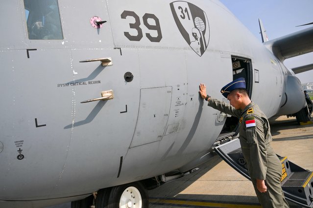 An Indonesian Air Force crew member prays before departing with humanitarian aid for Palestinians in Gaza aboard two Hercules C-130 aircraft from Halim Perdanakusuma air base in Jakarta on August 13, 2025. The 80-ton shipment will be airdropped into Gaza once Israeli authorities grant permission. (Photo by Bay Ismoyo/AFP Photo)