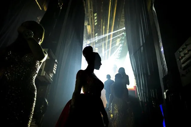 Contestants prepare to go on stage during the Miss International Queen 2015 transgender/transsexual beauty pageant in Pattaya, Thailand, November 6, 2015. (Photo by Athit Perawongmetha/Reuters)