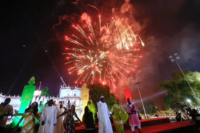 Fireworks are seen behind traditional performers after Sudan's President Omar Al Bashir addressed the nation during the country's 61st independence day, at the presidential palace in Khartoum, Sudan December 31, 2016. (Photo by Mohamed Nureldin Abdallah/Reuters)