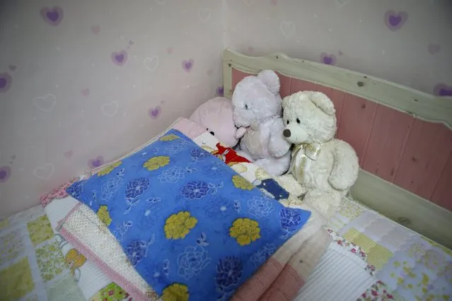 Teddy bears belonging to Kim Ju-hee, a high school student who died in the Sewol ferry disaster, lie on a bed in her room in Ansan April 8, 2015. Her dream was to be a doctor. (Photo by Kim Hong-Ji/Reuters)