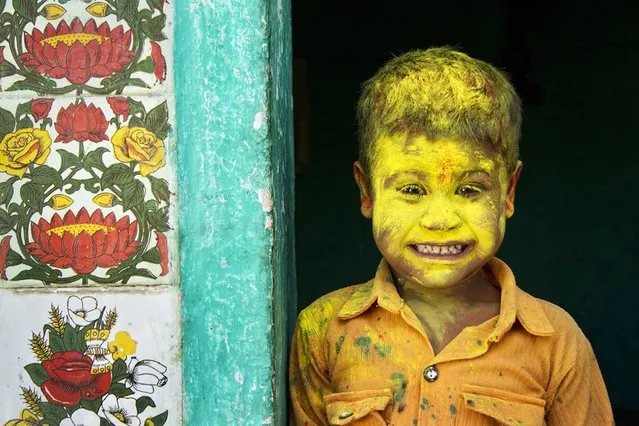 “Yellow Fellow”. A boy celebrates the Holi festival, one of the major events in India and the most vibrant of all. (Photo by Anurag Kumar/2014 Sony World Photography Awards)