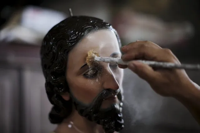 Jose Sabas Gomez applies talcum powder to a statue of El Jesus Nazareno in his workshop in Apastepeque, El Salvador March 9, 2016. (Photo by Jose Cabezas/Reuters)