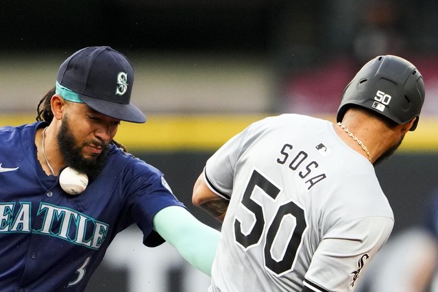 Seattle Mariners shortstop J.P. Crawford, left, can't make the tag on Chicago White Sox's Lenyn Sosa as the ball hits him in the neck during the seventh inning of a baseball game Monday, June 10, 2024, in Seattle. (Photo by Lindsey Wasson/AP Photo)