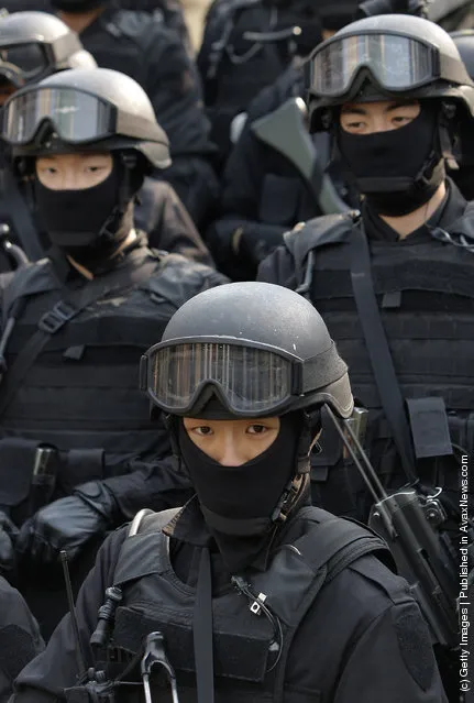 A South Korean police participate in a anti-terror exercise