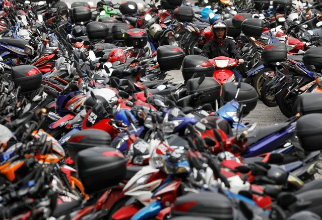 A motorcyclist looks for a lot at a carpark in Malaysia's southern city of Johor Bahru April 26, 2017. (Photo by Edgar Su/Reuters)