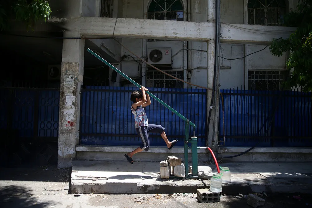 Peaceful Life of the Besieged City