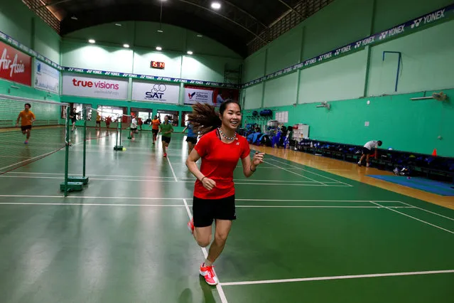 Thailand's badminton player Ratchanok Intanon, who hopes to win gold at the Rio Olympics, jogs during an afternoon training session at a gym in Bangkok, Thailand, June 22, 2016. (Photo by Athit Perawongmetha/Reuters)