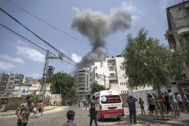 Smoke rises after Israeli airstrikes on residential building, in Gaza City, Saturday, Aug. 6, 2022. Israeli jets pounded militant targets in Gaza as rockets rained on southern Israel, hours after a wave of Israeli airstrikes on the coastal enclave killed at least 11 people, including a senior militant and a 5-year-old girl. The fighting began with Israel's dramatic targeted killing of a senior commander of the Palestinian Islamic Jihad continued into the morning Saturday, drawing the sides closer to an all-out war. (Photo by Fatima Shbair/AP Photo)