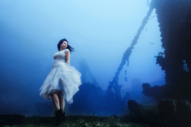 The photographer Steve Haining dived nearly 50 metres in the Alantic Ocean to break a Guinness World Record with this shoot in the sunken wreck of the Hydro Atlantic, off the coast of Florida in 2025. (Photo by Steve Haining/Media Drum Images)